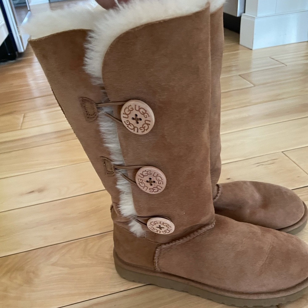 Ugg Bailey Button Triplet